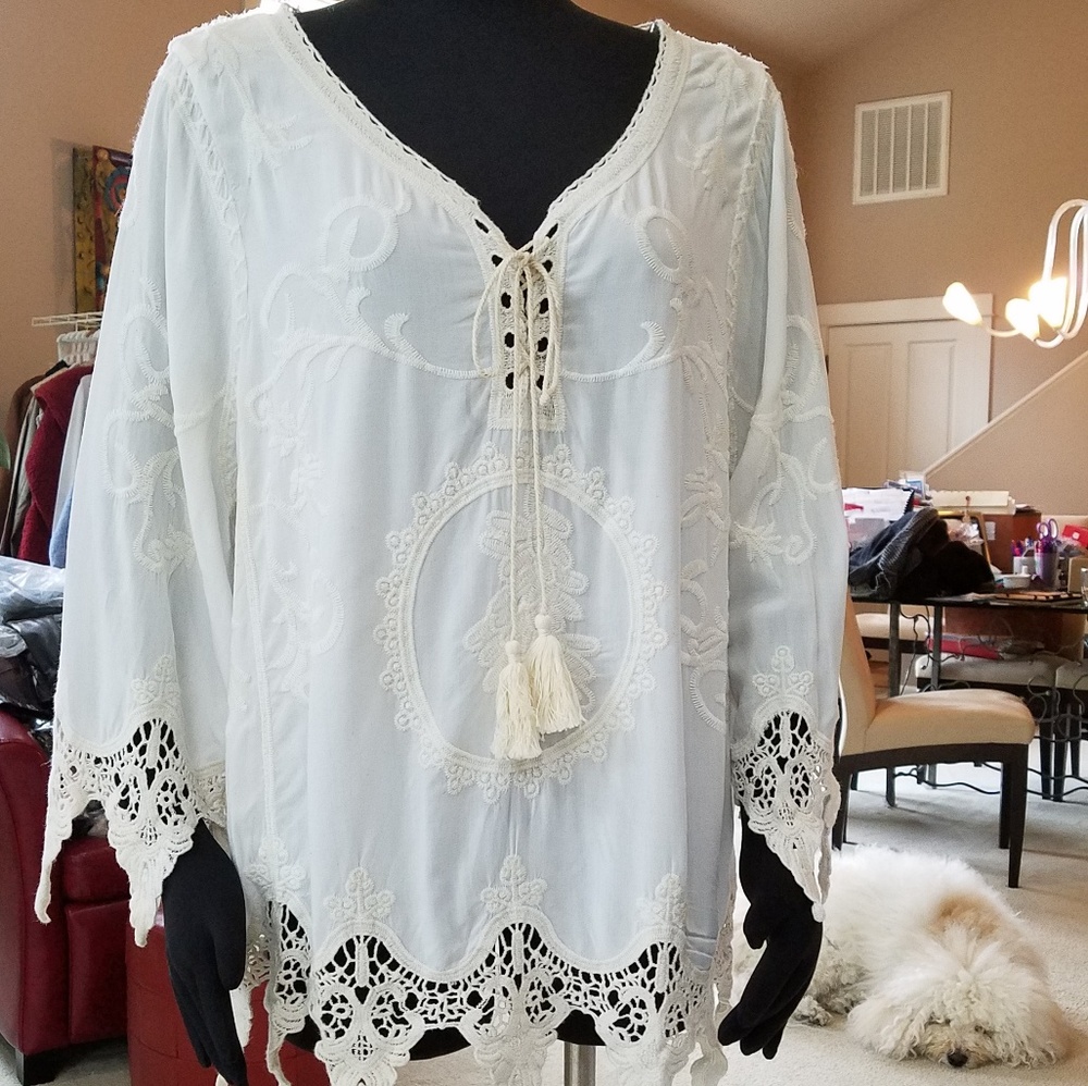 Julia Tunic Top V Neck Crochet Lace Floral Embroidery White Spiked Hem Med NWT